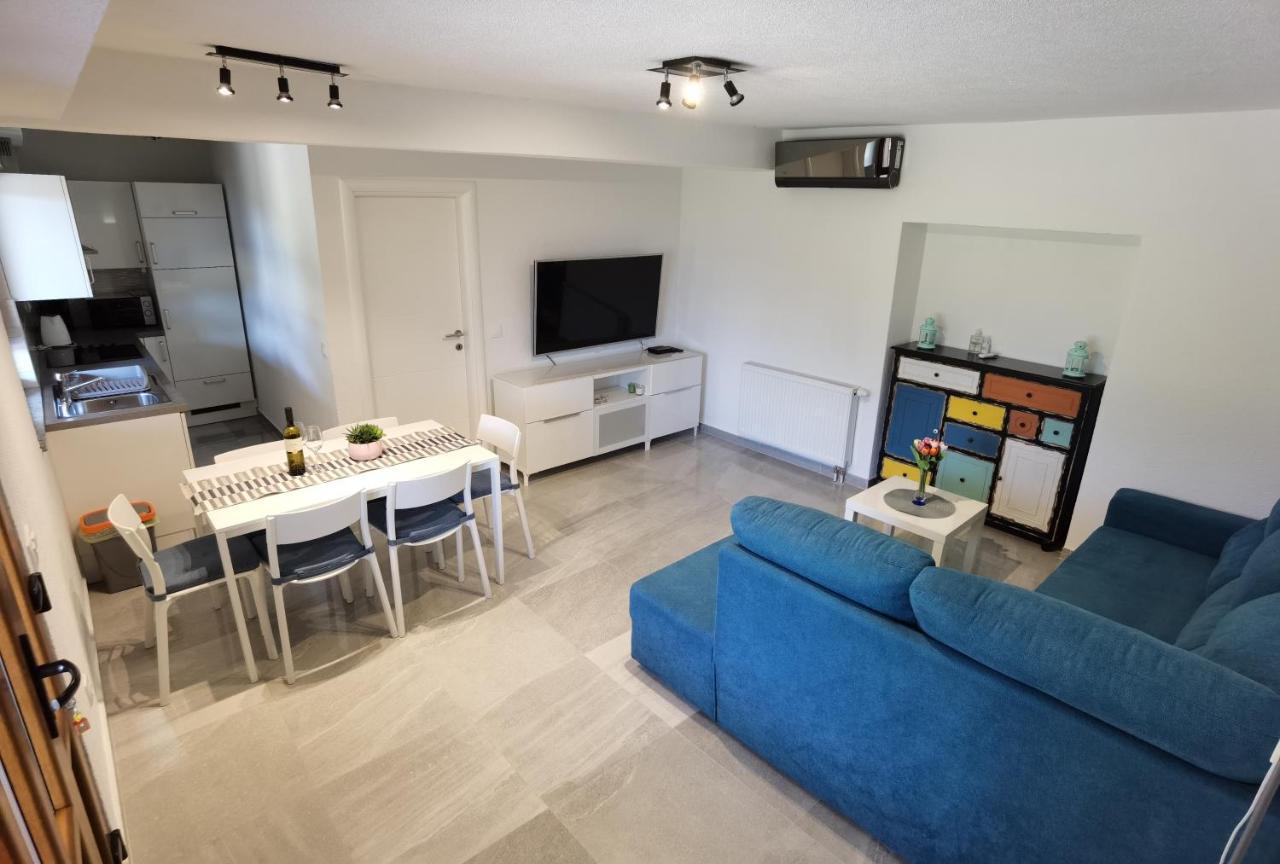 Appartement Apartman Bura à Posedarje Extérieur photo