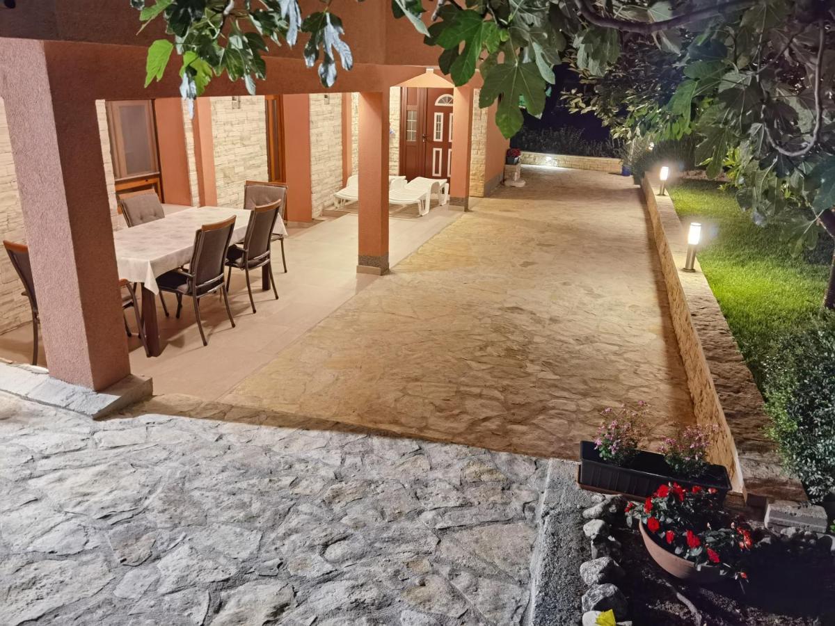 Appartement Apartman Bura à Posedarje Extérieur photo