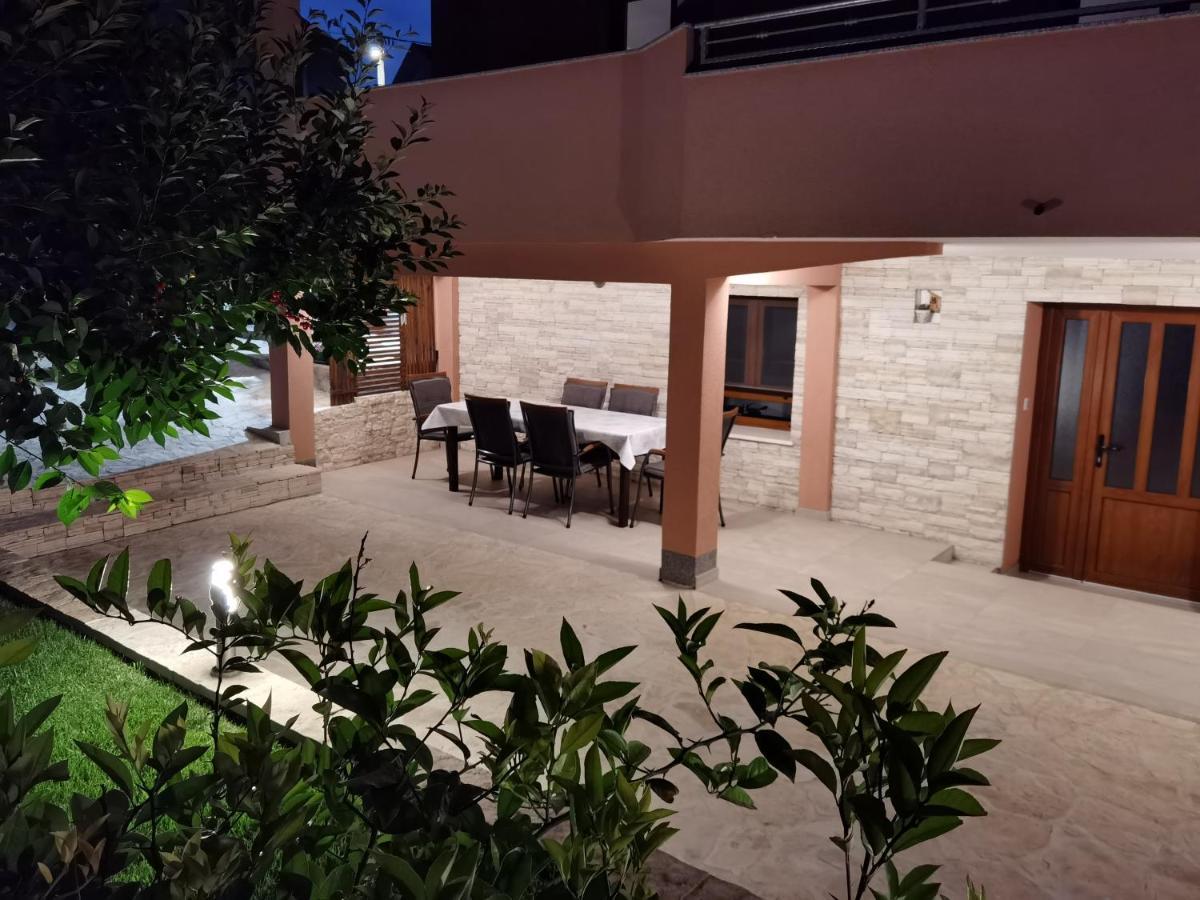 Appartement Apartman Bura à Posedarje Extérieur photo