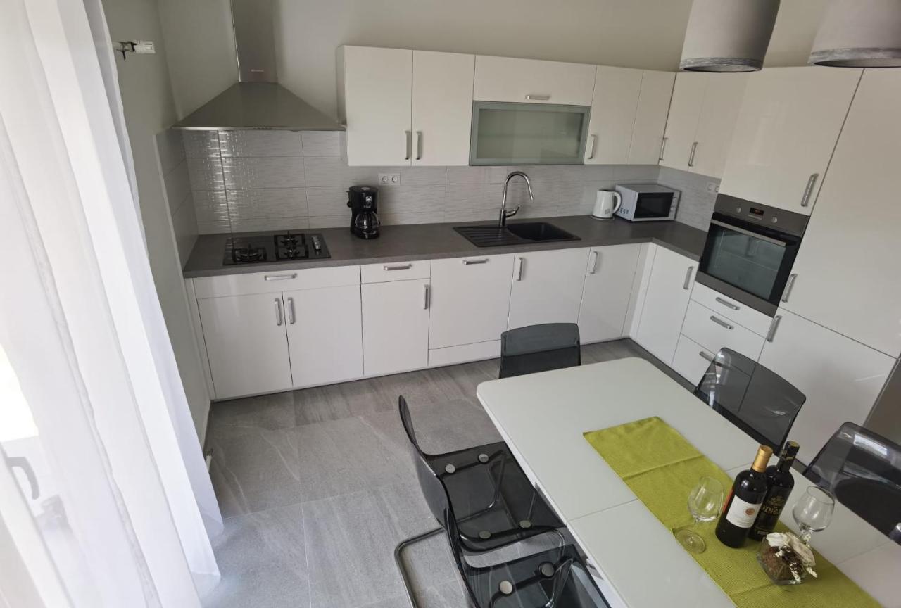 Appartement Apartman Bura à Posedarje Extérieur photo