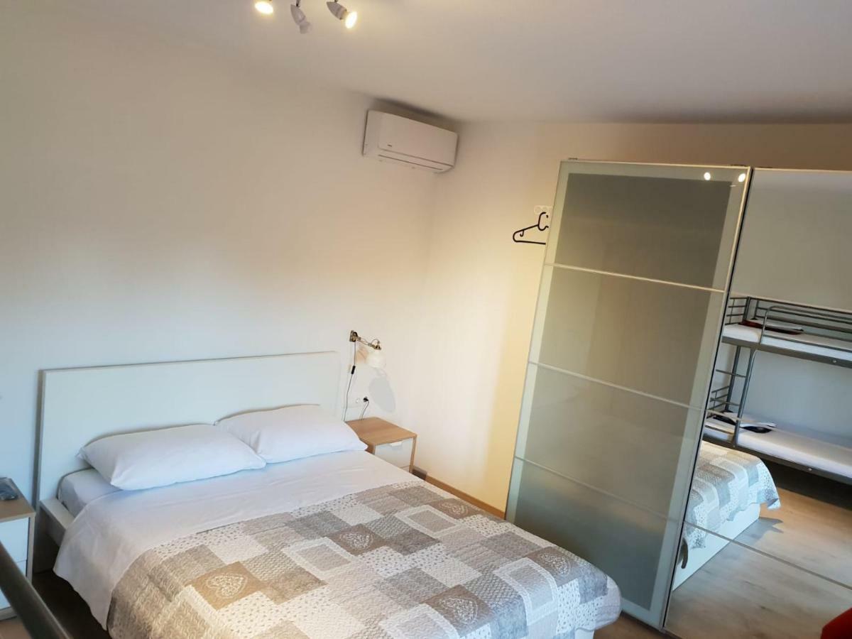 Appartement Apartman Bura à Posedarje Extérieur photo
