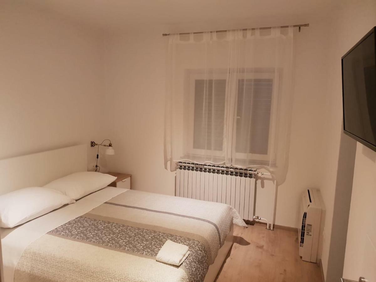 Appartement Apartman Bura à Posedarje Extérieur photo